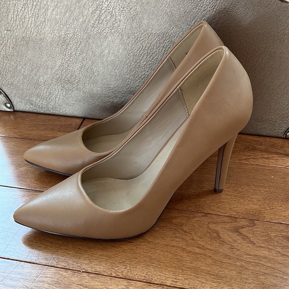 Nude Heel - Picture 2 of 5